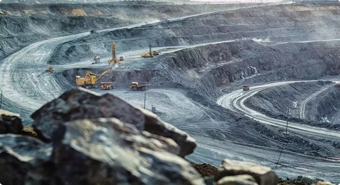   Suspension of Acceptance of Applications for Silica Sand Exploration Licenses